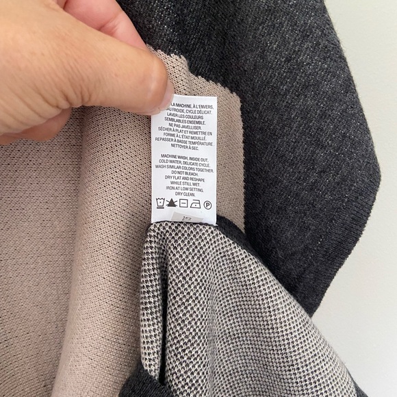 ✨3 for $20✨Reitmans Abstract Poncho. Size Large/XLarge - Picture 3 of 5